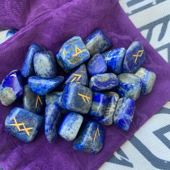 Lapis lazuli rune set - Picture 1 of 2